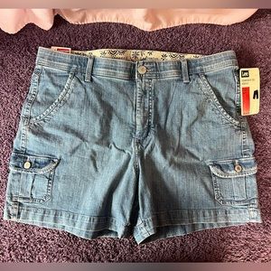Lee comfort fit jean shorts size 14